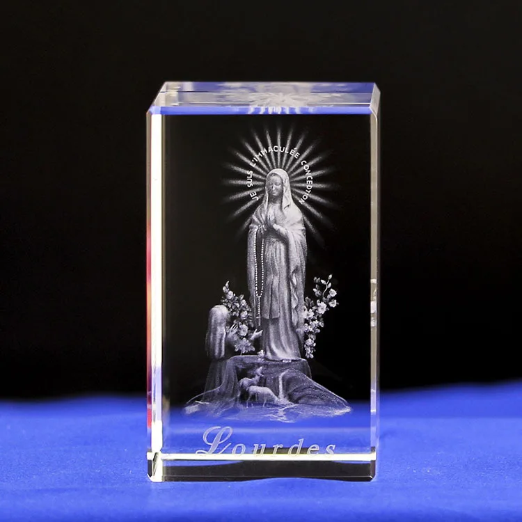 5x5x8cm A 3d Crystal Handicraft Display Piece With An Inlaid Statue Of Our Lady Of Luther, A Square Glass Souvenir Gift