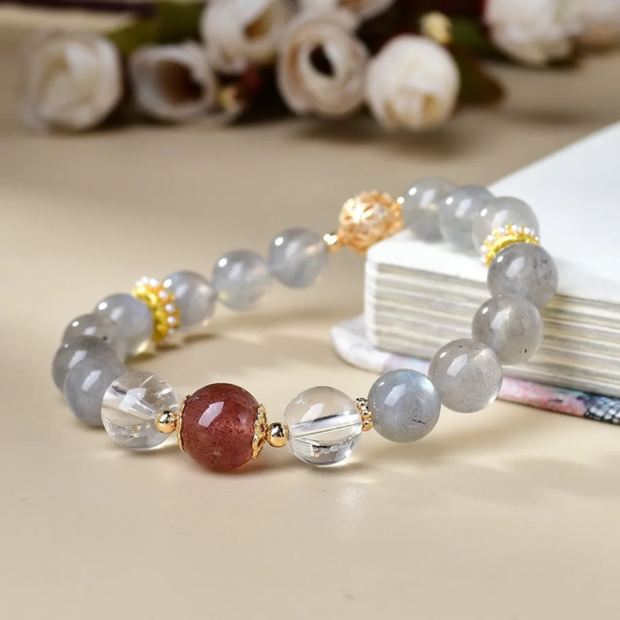 

Gray Moonlight Strawberry Crystal White Crystal Bracelet Ladies Light Luxury Fashion Lucky Bracelet