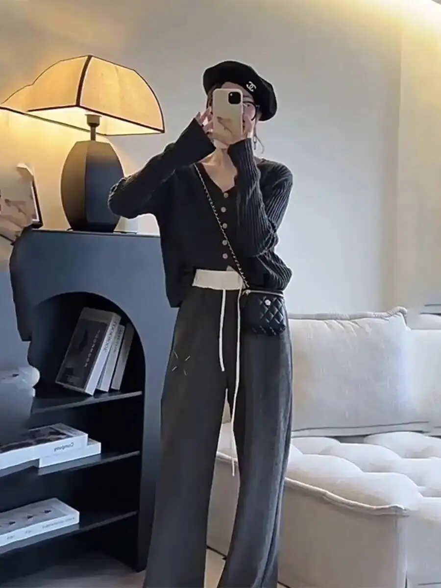 

Women's Cardigan Sweater 2025 Autumn New Thin V Neck Long Sleeve Knit Cardigan Loose Slim Fit Short Outerwear Top