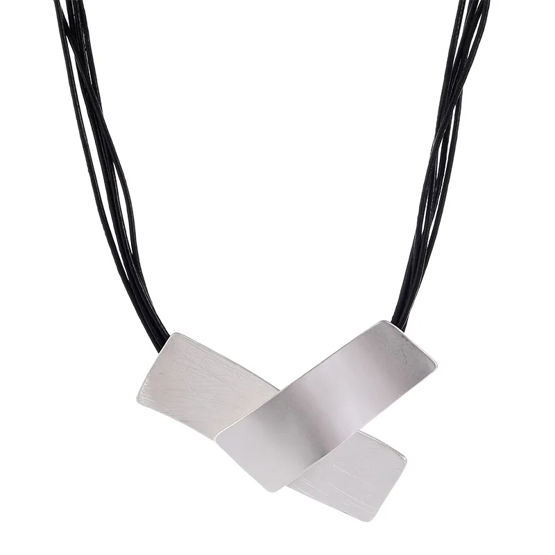 قلادة قصيرة جديدة أوروبية وأمريكية متعددة الاستخدامات على الموضة هندسية مربعة قصيرة URL ياقة نسائية بسيطة