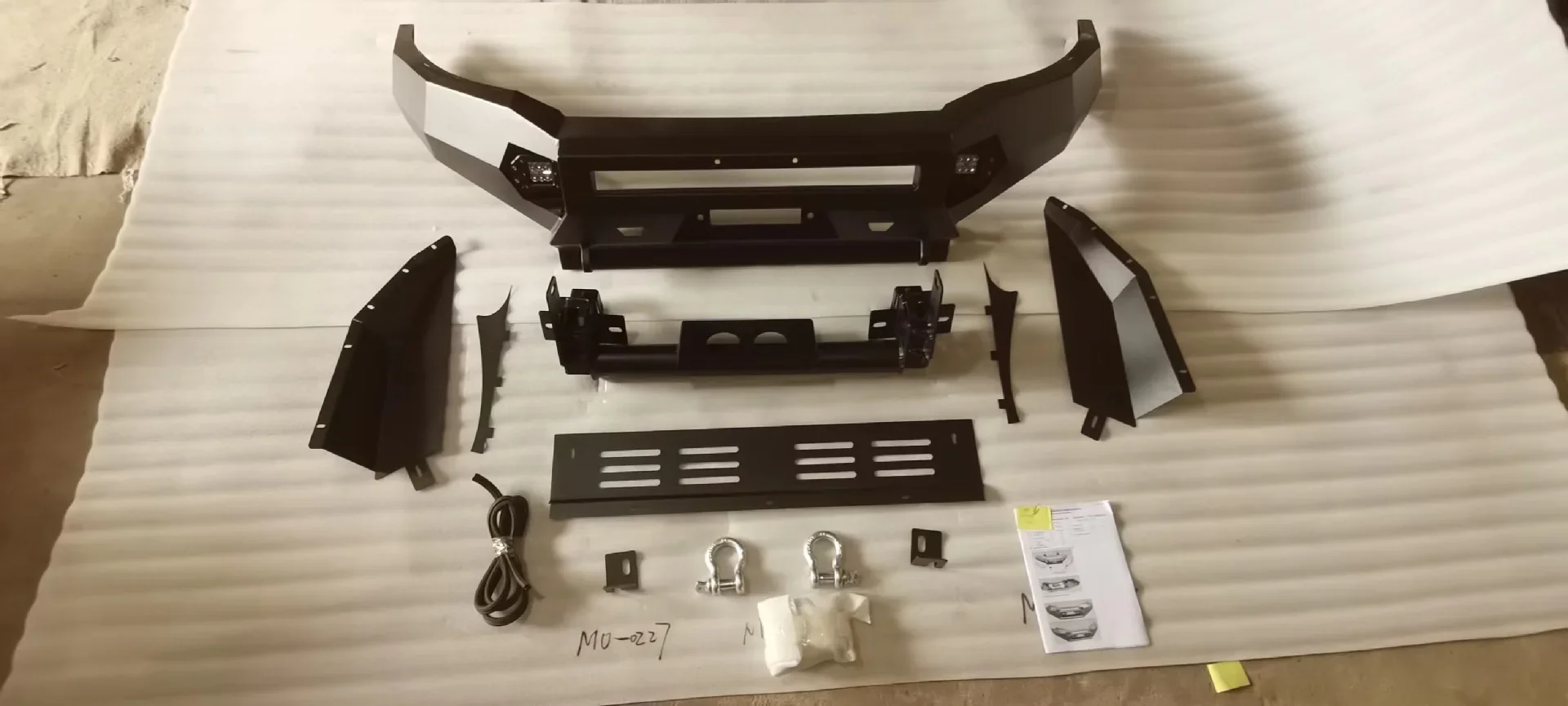 Suitable For Ford RANGER T6 (complete With Light) Racing Bar