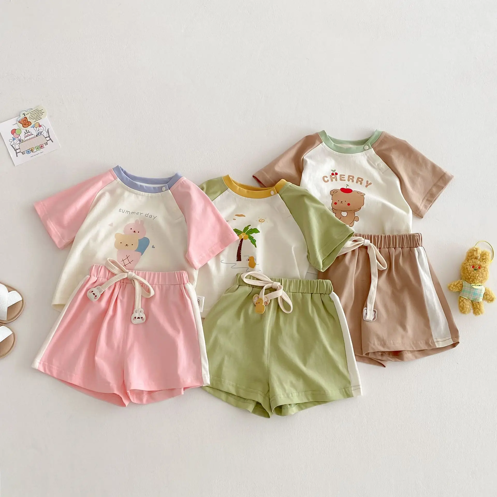 

2025 летний новый комплект детской одежды с короткими рукавами, детские футболки и шорты с мультяшным принтом для мальчиков и девочек, костюм из 2 предметов, одежда для малышей