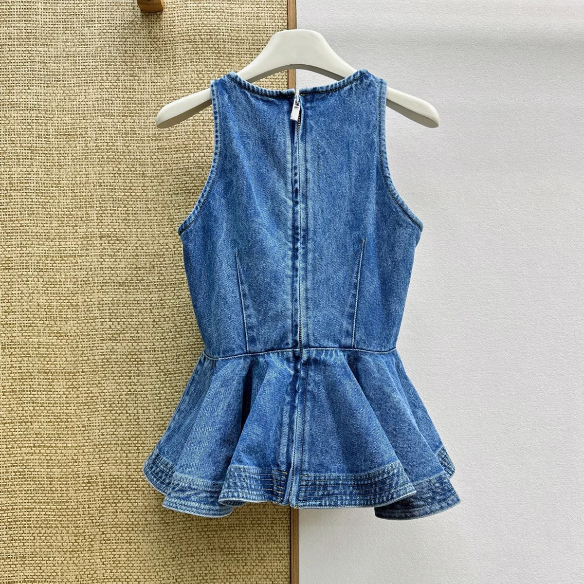 2026 New High Quality Women Sleeveless Halter Top Back Zipper Ruffle Hem Peplum Short Tank Tops lyt26709130