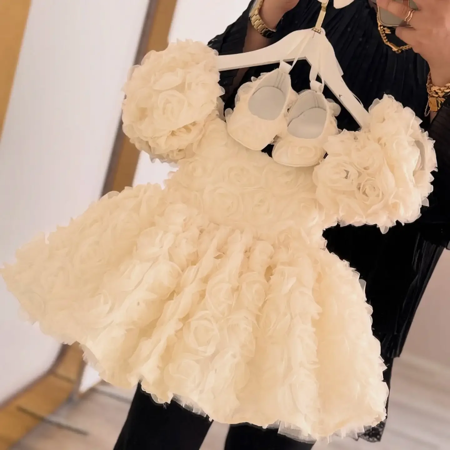 

Champagne Flower Girl Dress for Wedding 3D Flowers Knee Length Communion Dress for Kids Short Sleeves Princess Dance Dress