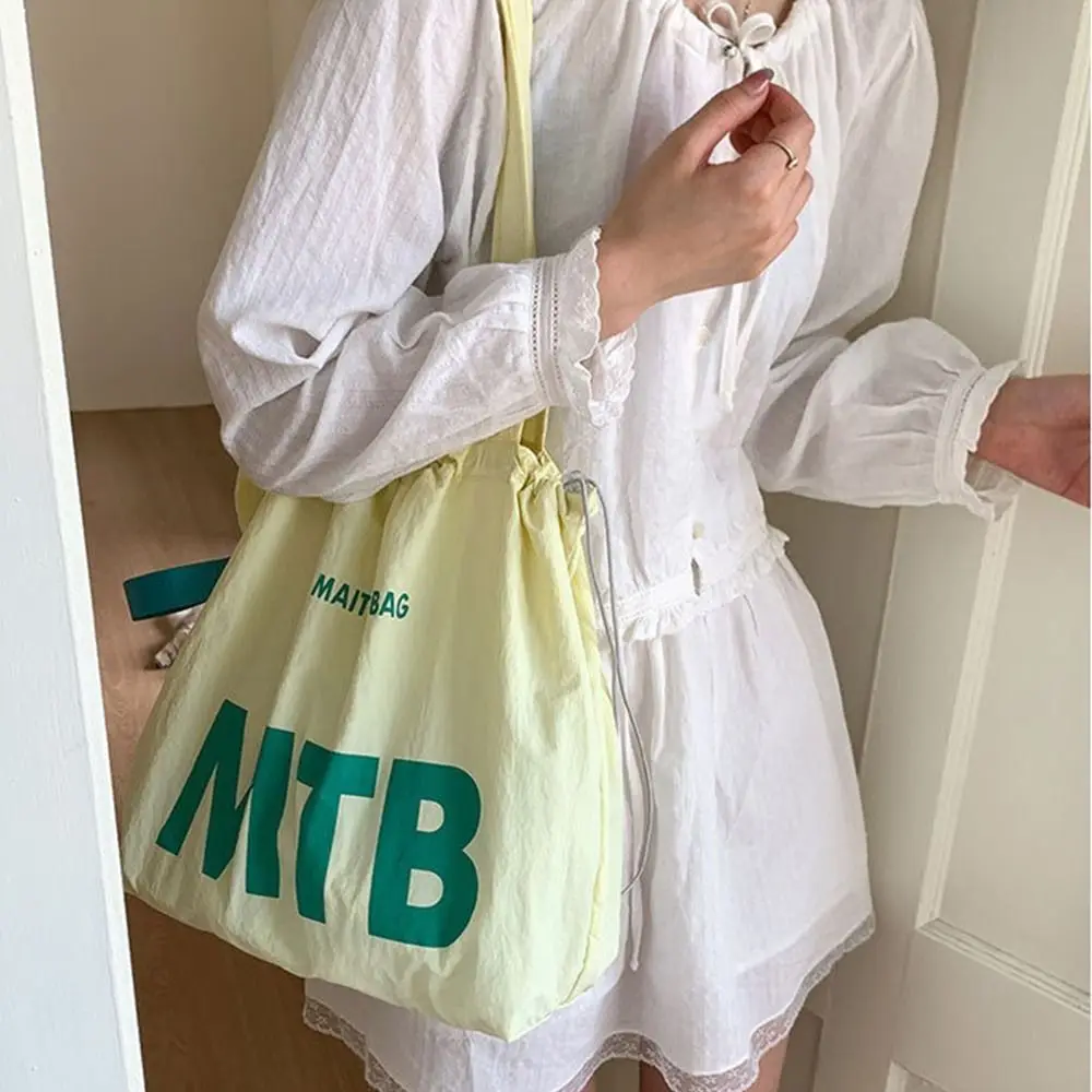 

Модные однотонные сумки на шнурке, нейлоновая легкая сумка через плечо с буквенным принтом, большая вместительная сумка для покупок, женские сумки-тоут