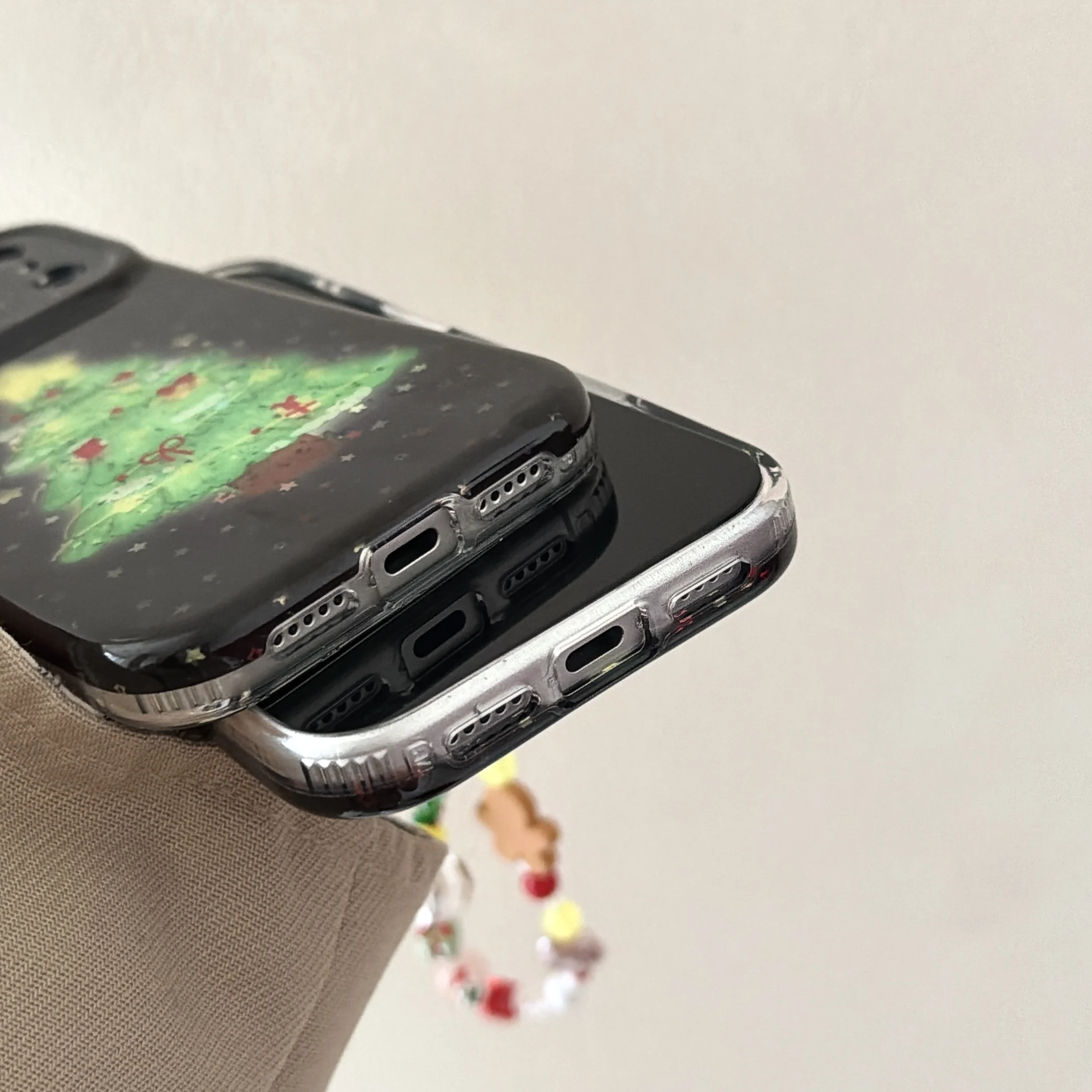 شجرة عيد الميلاد الاحتفالية وأنماط شجرة صغيرة مع حافظة هاتف بسلسلة مطرزة لهاتف آيفون 17 16 15 14 13 Pro Max غطاء هاتف خلفي Capa