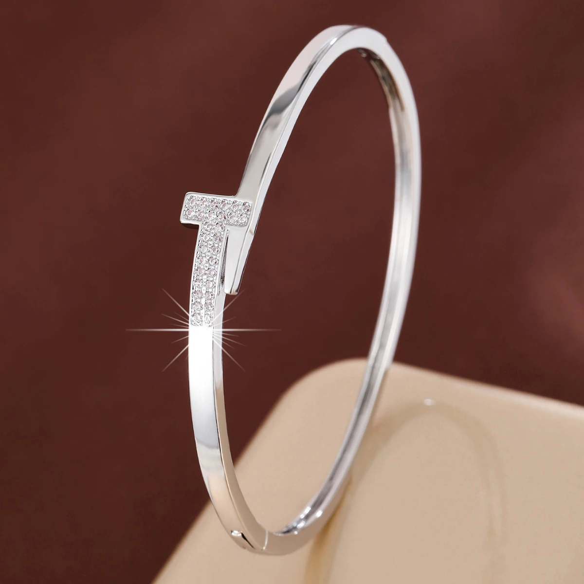 Eenvoudige T-letter ontwerp synthetische zirkonia damesarmband voor dagelijks cadeau geven van sieradenaccessoires