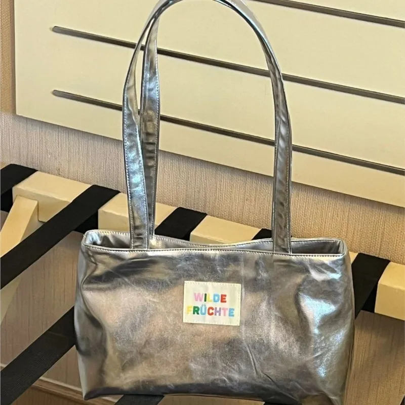 

Корейская сумка с буквенным принтом, женская серебряная кожаная сумка на плечо большой вместимости, женская Y2k, эстетичная модная легкая сумка подмышками