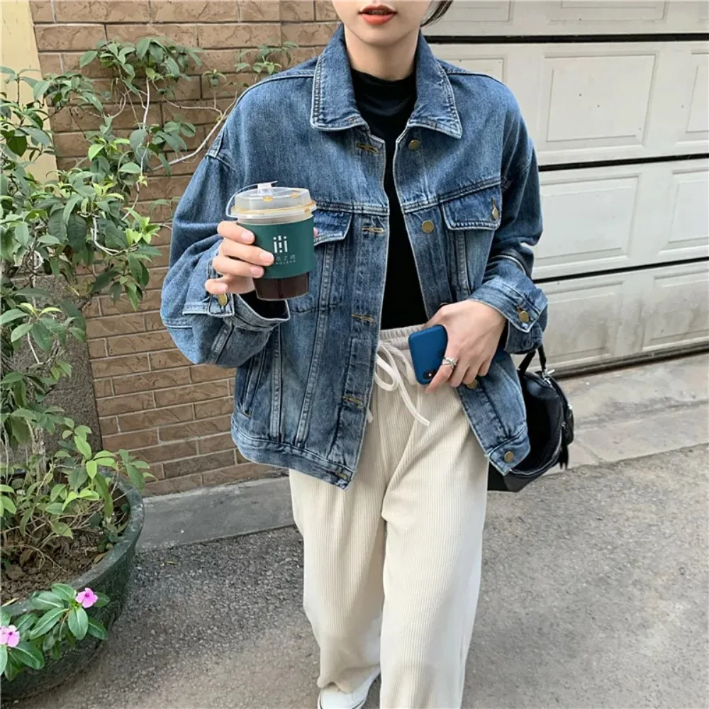 

Джинсовые куртки женские короткие пальто с карманами уличная одежда потертая однобортная однобортная верхняя одежда с отложным воротником осень 2025 г.