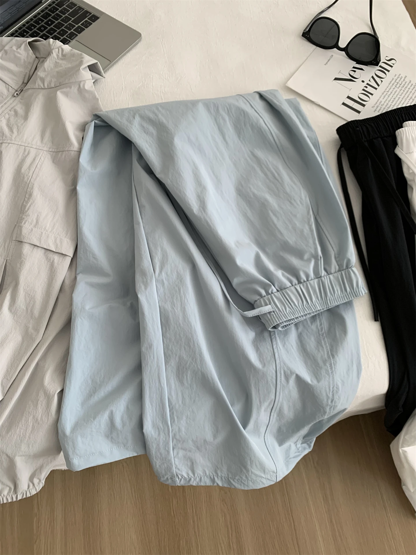 Lightweight Patchwork Curved-leg Cargo Pant Women, Relaxed Fit, Slimming, High-waisted, Wide-leg, Cuffed