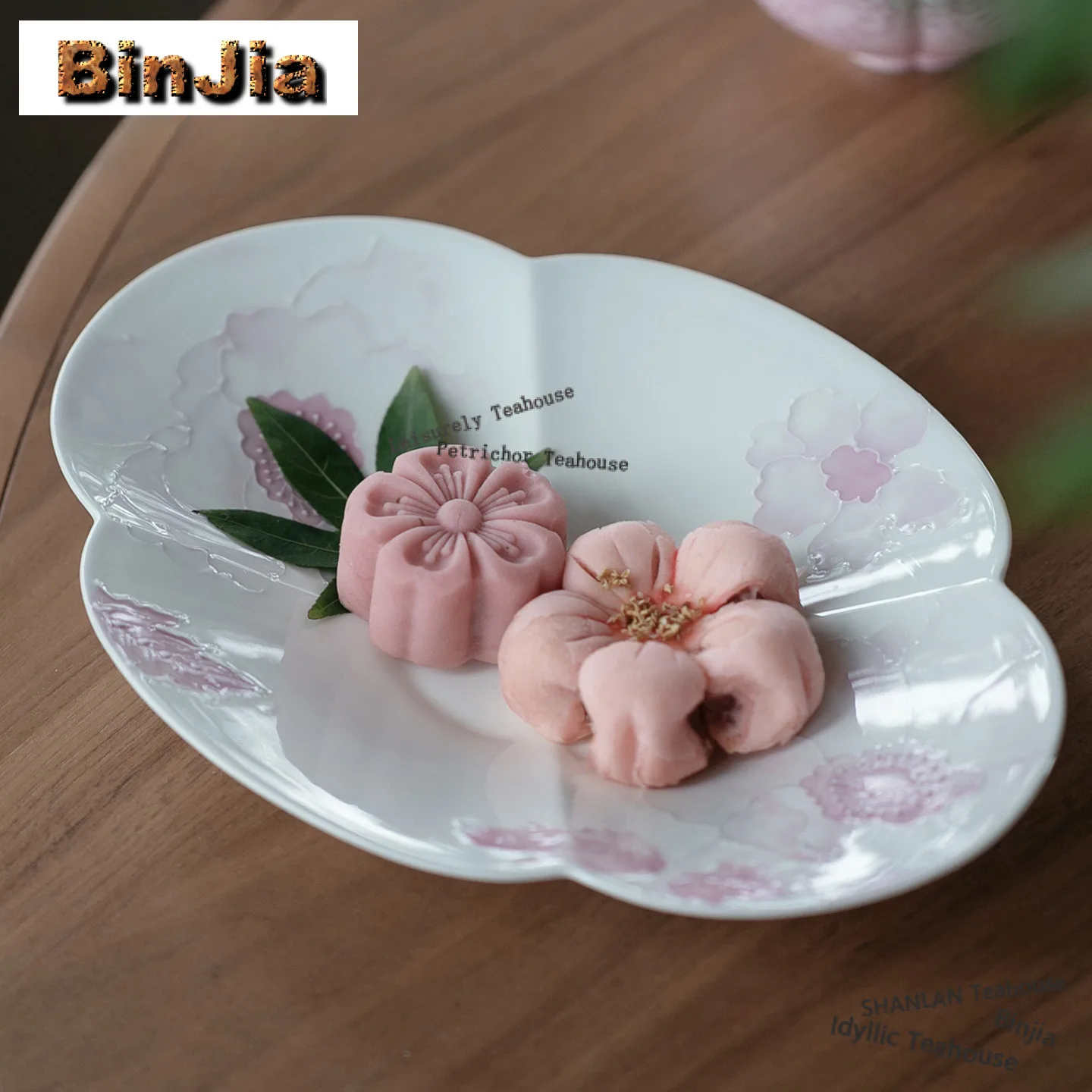 

Hand-painted Begonia Ruyi Arita Porcelain Fruit Dishes Aesthetic Pastry Plate Fruit Dishes Serving Tray Cafes Pot Bearing Craft