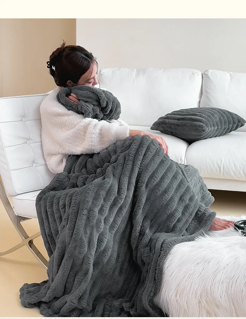 2025 Herbst- und Winter-Neuheit: Einfarbige Decke aus Imitatkaninchenfell, Verdickte Decke, Zieh-Milchfleece-Decke, Ohne Kissenbezug – Detail 4