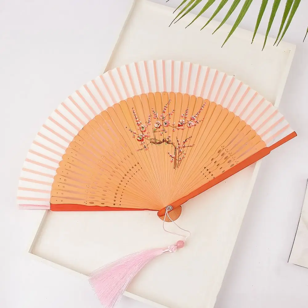 الكلاسيكية منحوتة الخيزران مروحة قابلة للطي زهرة النمط الصيني النمط الصيني مروحة قابلة للطي مع شرابة عشوائية صور الدعامة مروحة يدوية #5