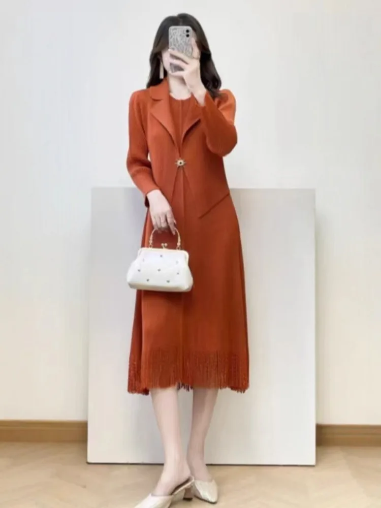 

Miyake со складками, новинка осени 2023, жилет со складками из рыбьей чешуи, юбка с бахромой + блейзер, модный темпераментный комплект из двух предметов