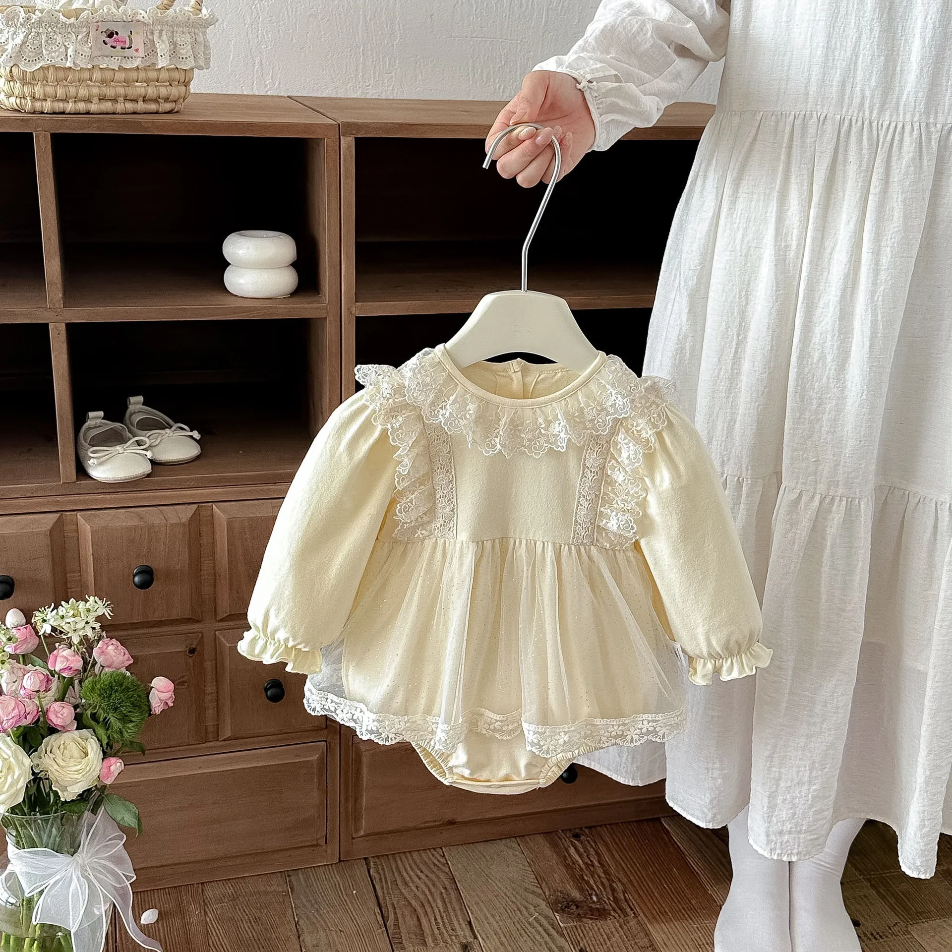 Baby Girl's Autumn New Long Sleeved Mesh Skirt Sweet Lace Jumpsuit Crawl Suit