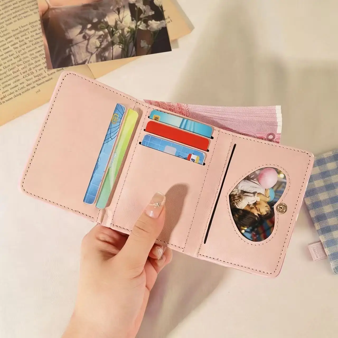 Japanische Polka-Dot-Geldbörse im Ins-Stil, kurze Geldbörse für Damen, hochwertiger süßer Kartenhalter, große Kapazität, Studenten-Münzbörse, Geschenk – Detail 2