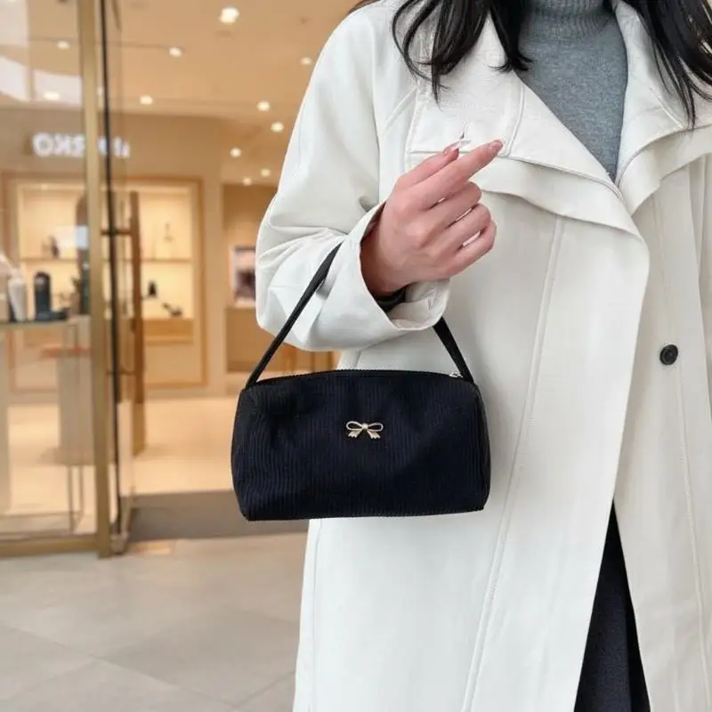Cosmetic Bags For Women Plush Cute Handbag Soft Comfortable Large Capacity Trendy Handbag For Women With Handle
