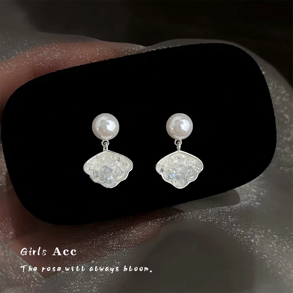 

Fresh Sweet Gradient Blue Glass Crystal Earrings Korean Minimalist Shell Pearl Studs Elegant Women Ear Accessories Jewelry