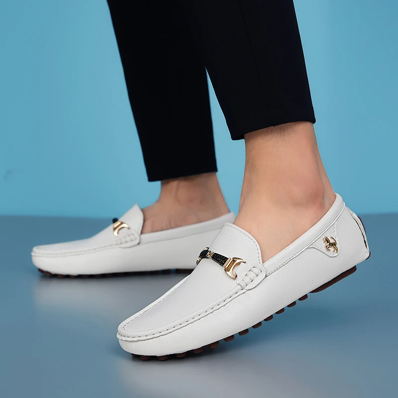 2023 mocassini in pelle da uomo di alta qualità scarpe Casual da uomo mocassini Slip on scarpe da uomo scarpe da guida maschili che coprono i piedi scarpe di fagioli