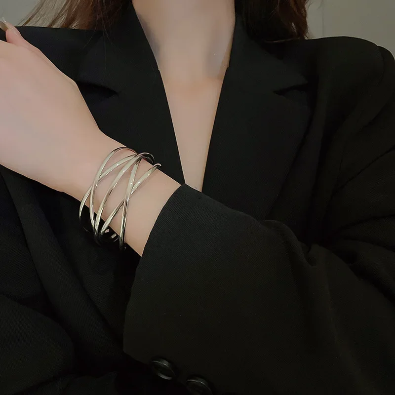 

Alloy round Chain Charms Cuff Bracelet for Women Gold Silver Color Pendant Jewelry Female Hand Wrist Accessory Pulsera