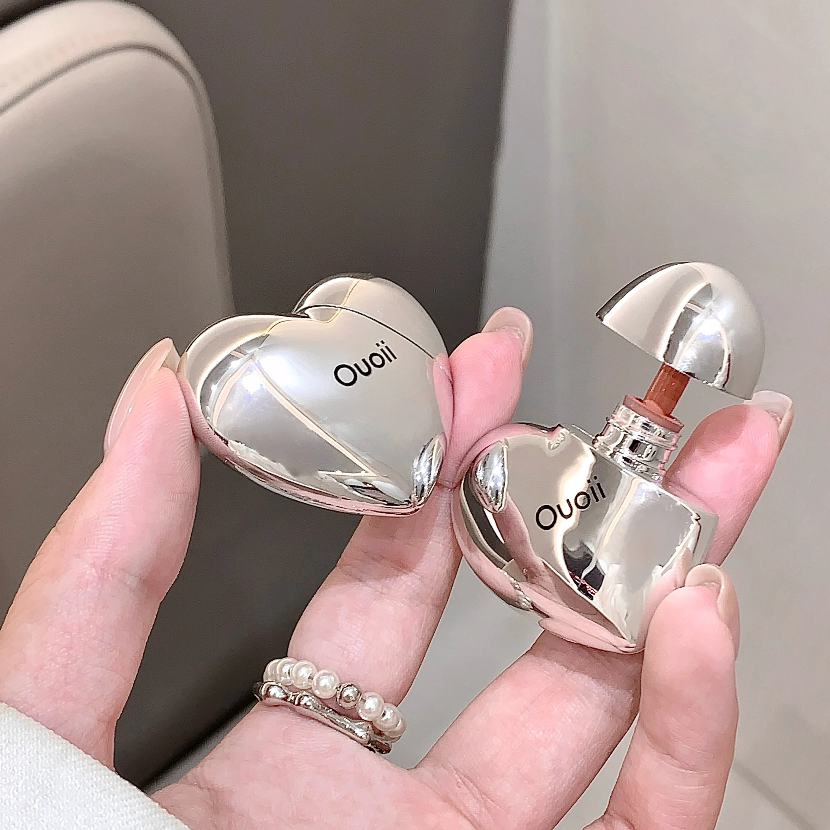 أحمر خدود سائل غير لامع على شكل قلب جميل، خفيف الوزن وطويل الوزن، أحمر خدود فضي لطيف متعدد الاستخدام للخدود