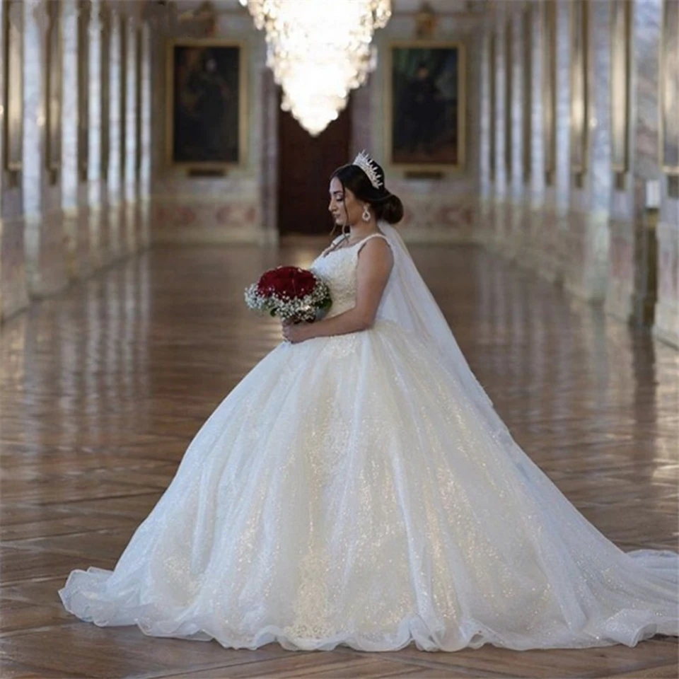 Luxuriöse elfenbeinfarbene, glänzende Tüll-Brautkleider 2022, V-Ausschnitt, ärmellos, Spitze, Applikation, Ballkleid, Brautkleider, Hofzug, Vestido De Noiva