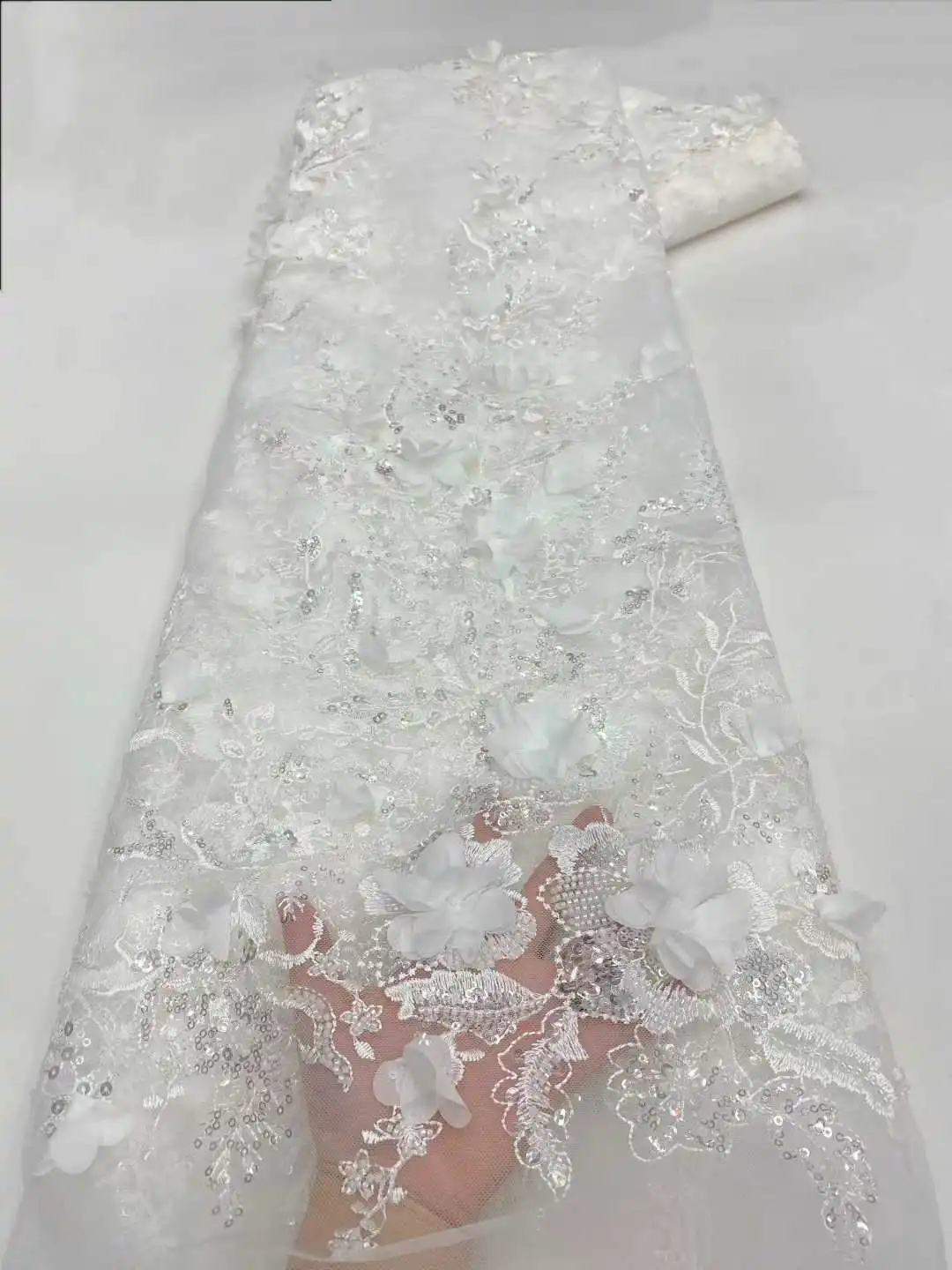 Nuevo diseño de tela de encaje de tul africano 2025 tela de encaje bordado de flores 3D de alta calidad 5 yardas para vestidos de fiesta de boda de novia