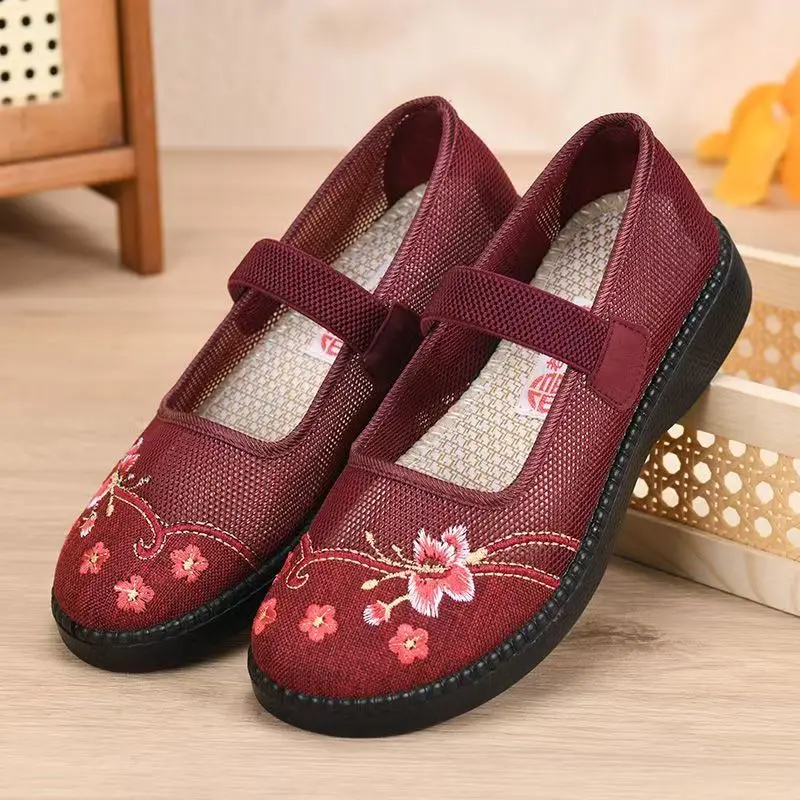 

Women Flat sole Mesh Embroidered Shoes Summer New Lightweight Slip On Breathable Soft Sole Middle Aged And Elderly Cloth Shoes