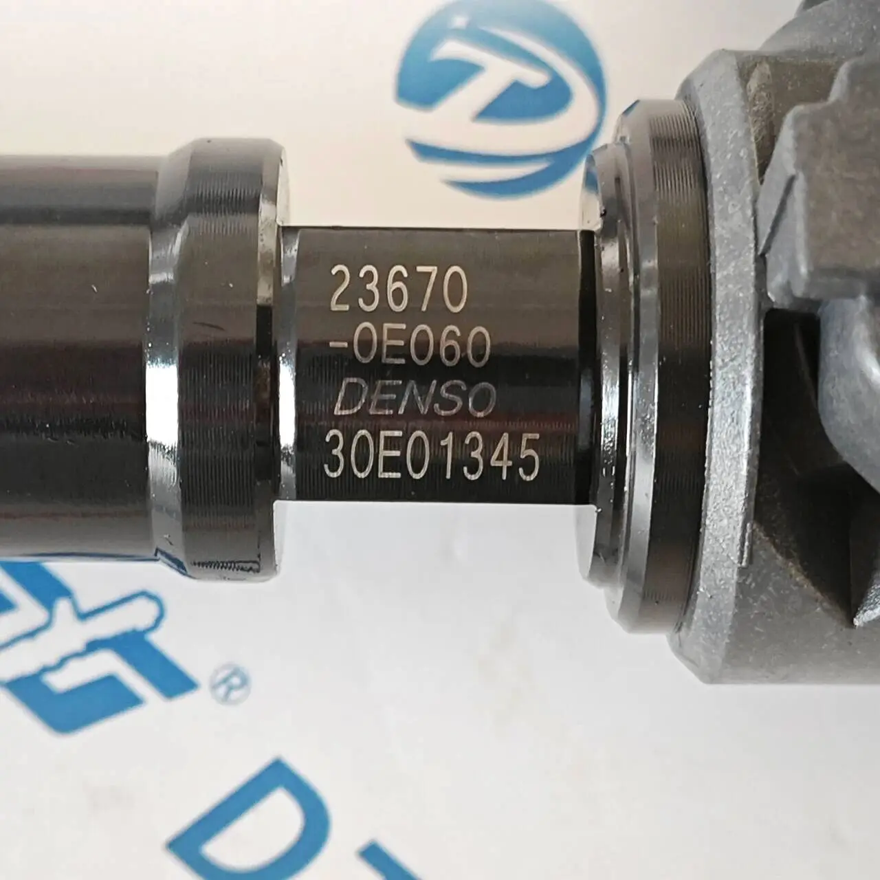 DEN-SO Common Rail Injector 23670-09470 23670-0E060 For Toy-ota 1GD,