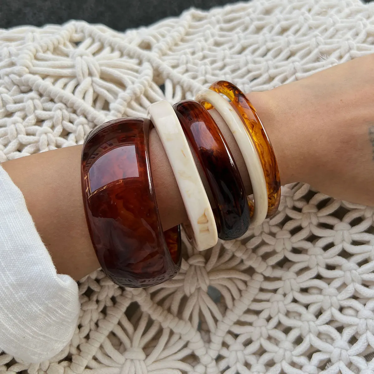 KMVEXO Irregular Coffee Beige Thick Punk Resin Bangles for Women Retro Geometric Acrylic Smudging Bangle Bracelets Hand Jewelry