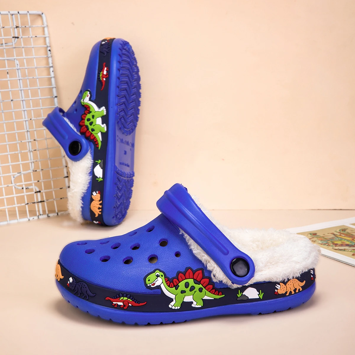 A pair of girls fleece lined winter cotton shoes, lovely cartoon print adjustable heel strap soft indoor cotton slippers QY-2011