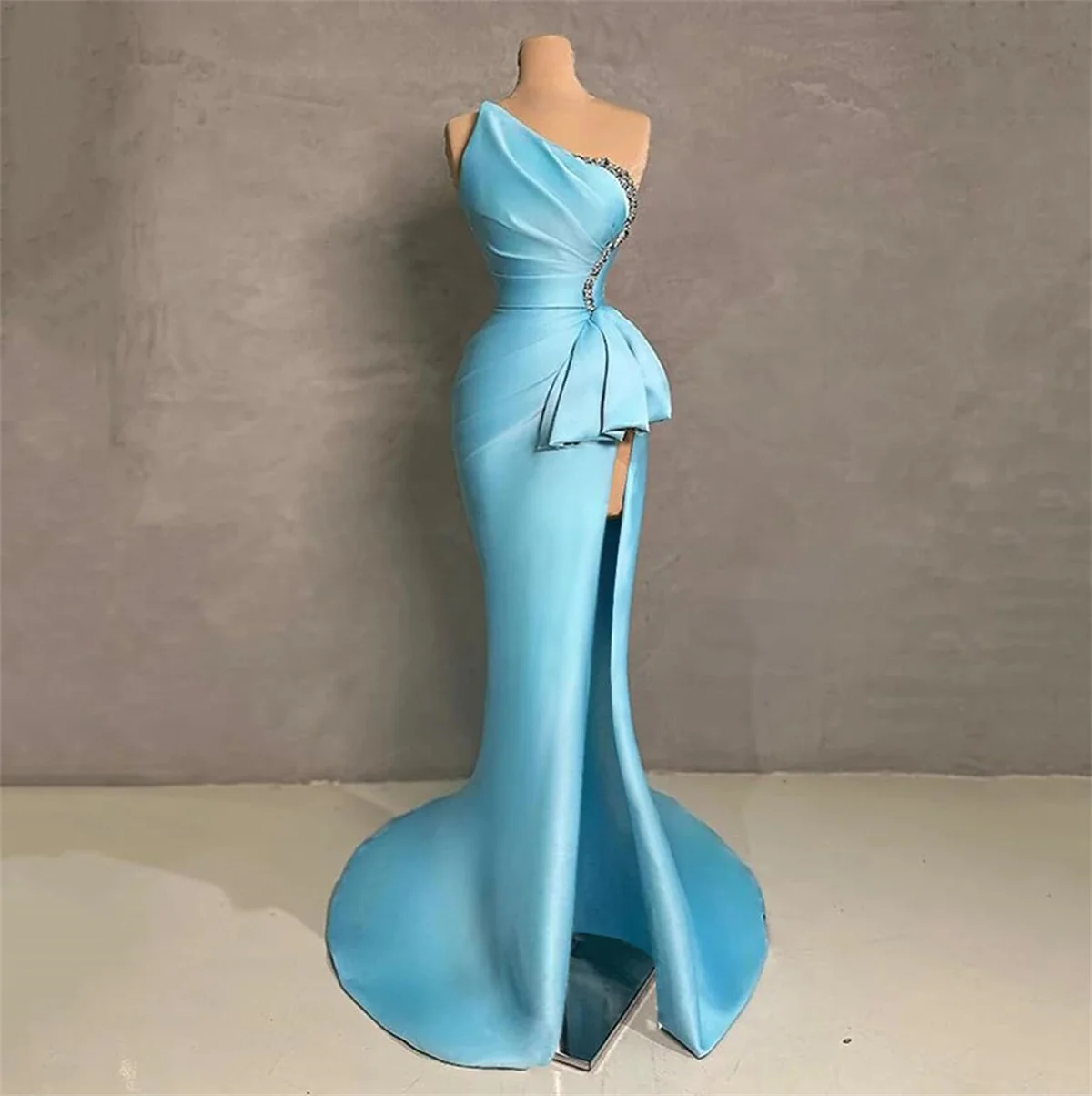 

Customized Women Sleeveless Evening Gown Beaded Satin Ruched One Shoulder Prom Dresses Mermaid Long Bridesmaid Dress For Wedding