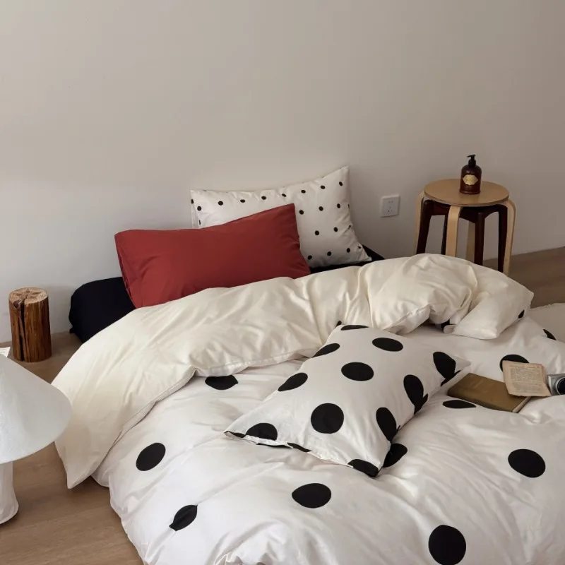 

Pure cotton simple relaxation polka dot five-piece set pure cotton student dormitory household four-piece set