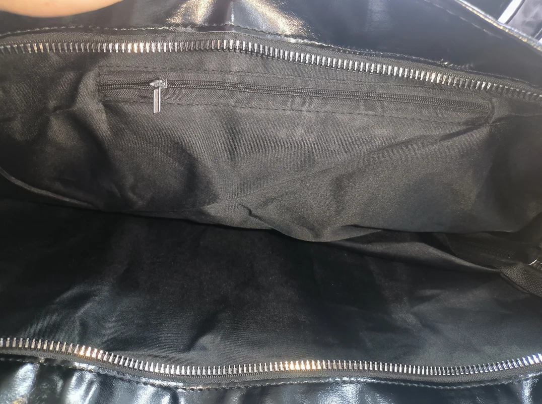 Vintage Distressed Tote Bag mit Kreuznieten, Große Unisex Umhängetasche, Reißverschluss-Handtasche aus Cracked PU für Damen – Detail 6