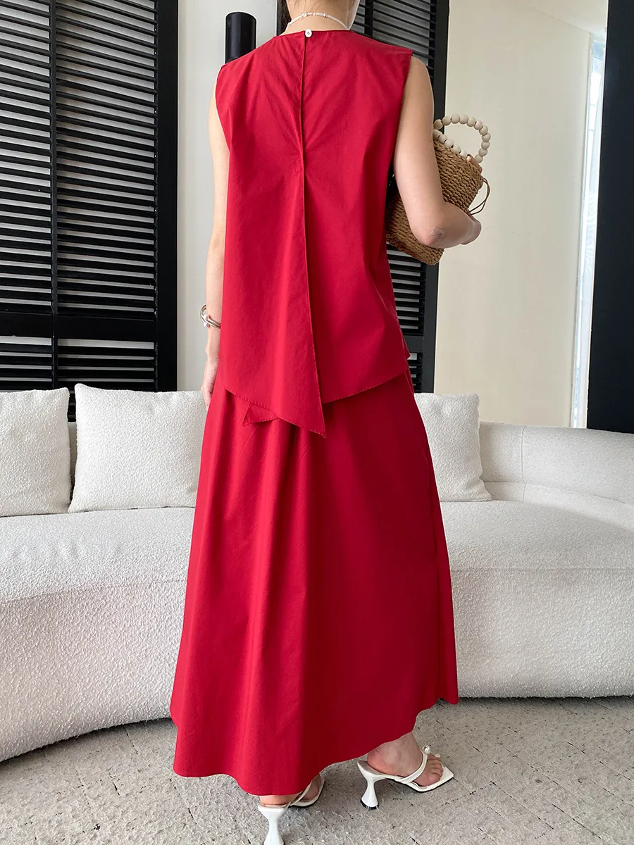 Frühlings- und Sommer-Damen-Set: Lässiges, einfarbiges, unregelmäßig designtes, ärmelloses Westen-Shirt mit Rundhalsausschnitt und Halbrock. – Detail 4