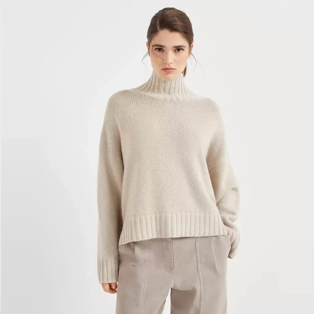 

Женский свитер оверсайз из 100% шерсти с высоким воротником, молнией и спущенным плечом