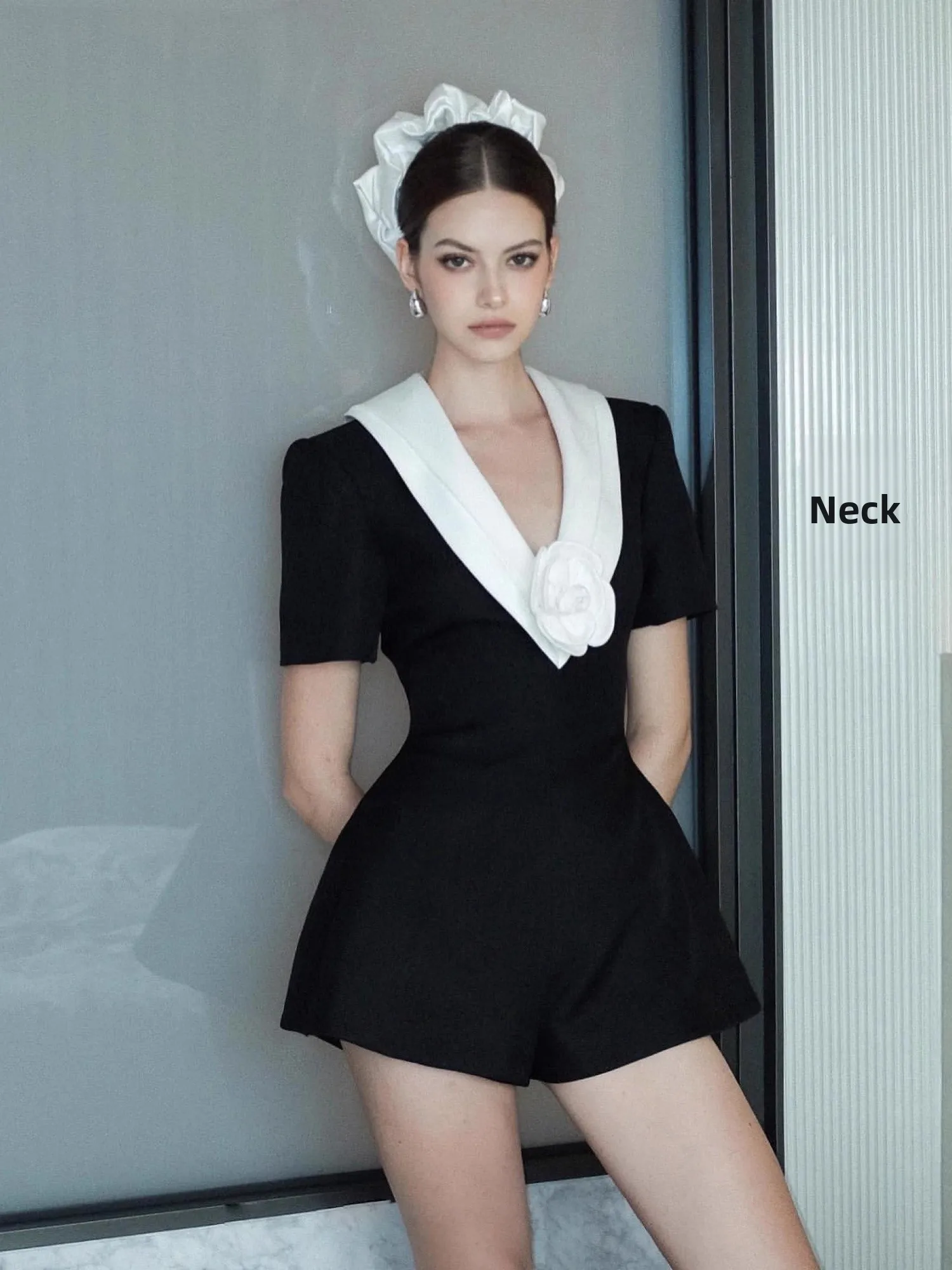 

Hebe Sle Color Blo V-Ne Floral High-End Luxury One-Piece Shorts Women Summer 2025 New Arrival Wide Leg High Waist