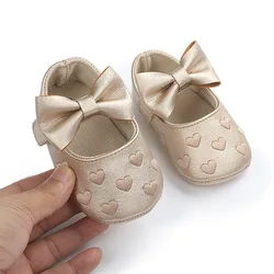 Sapatos Bowknot de couro PU para bebês meninas, mocassins bonitos, sapatos baixos de coração macio, primeiros caminhantes, criança princesa calçado, berço