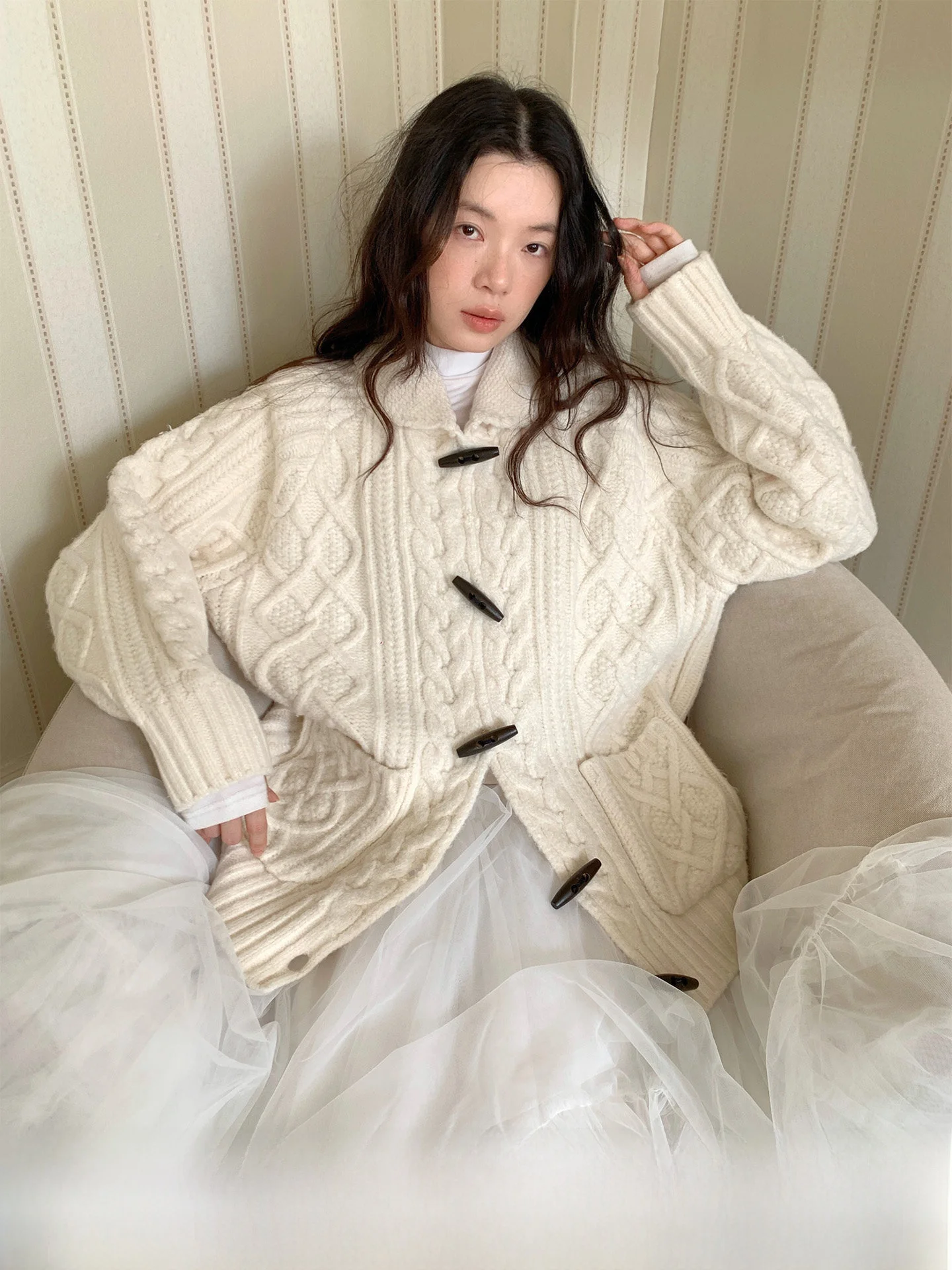 

SOOMIE Women's Loose Knitted Sweater with Button Detail Small Collar Twist Flower Design Milk White Autumn Winter Cardigan