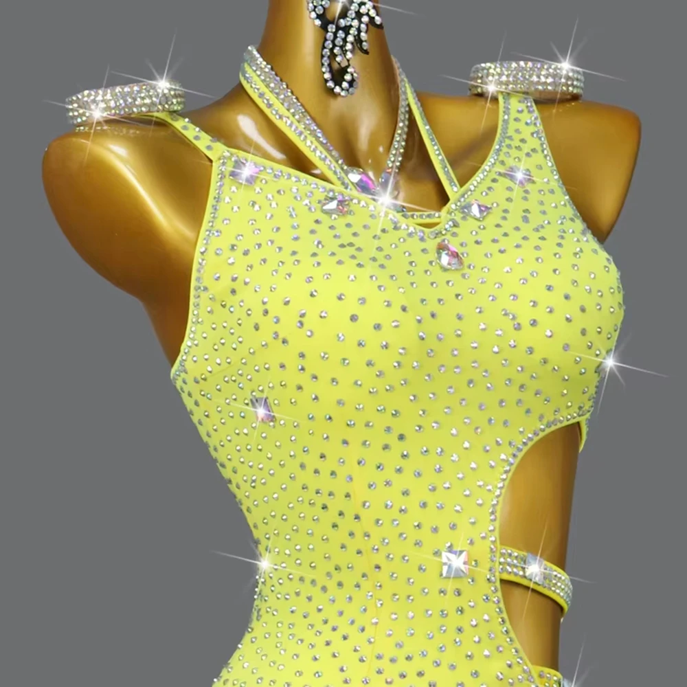 2025 สาวปาร์ตี้ชุดเต้นรําละตินเสื้อผ้าเซ็กซี่ชุดกีฬาสตรีเครื่องแต่งกายชุดกระโปรงชุดราตรี Dancewear ที่กําหนดเอง