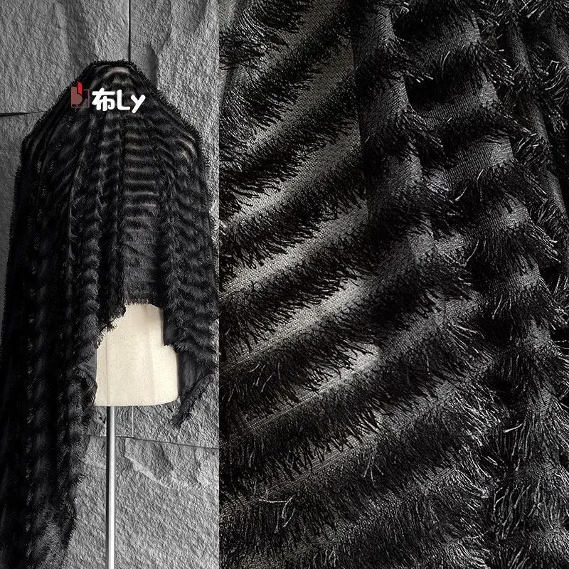 

Черная жаккардовая ткань с бахромой и перьями, элегантный женский стиль для платьев, сумок, фоновой ткани, высококачественный дизайнерский материал для самостоятельного изготовления одежды