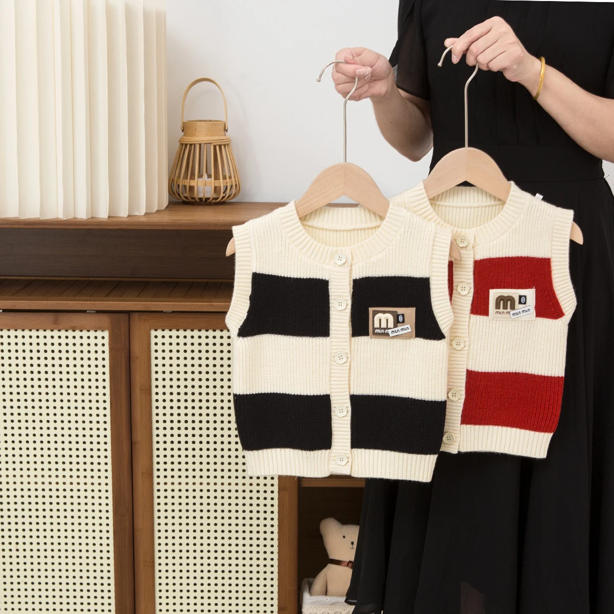 2024 Fall/Winter New Kids Neutral Cardigans Vest Blouse Loose Warm Well-Fit Contrast Stripes Daily Campus Travel