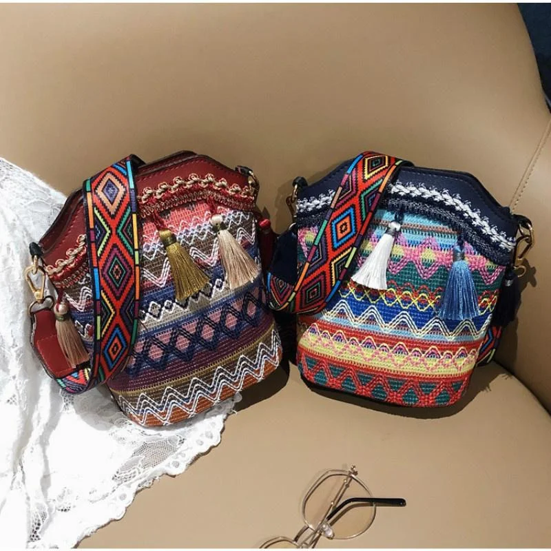 Ethnic Style Woven Tassel Bucket Bag New Bohemian One-shoulder Messenger Bag Crossbody Bags for Women