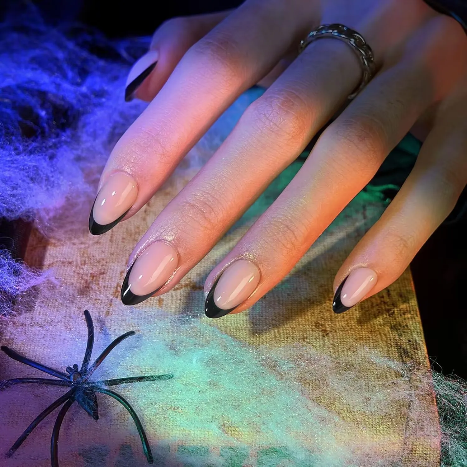 24pcs kurze quadratische rosa Nägel gefälschte Nägel Französisch gefälschte Nägel Nail Art abnehmbar für Paare, die Outdoor-Potluck-Partys ausgehen – Detail 3
