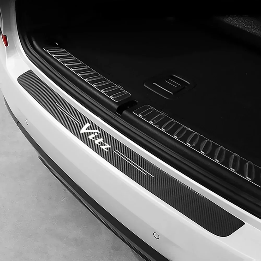 عتبة باب السيارة واقية ملصق الخلفي الجذع الوفير عتبة الشارات لتويوتا VITZ شعار 2021 2020 2019 2018 2017 اكسسوارات