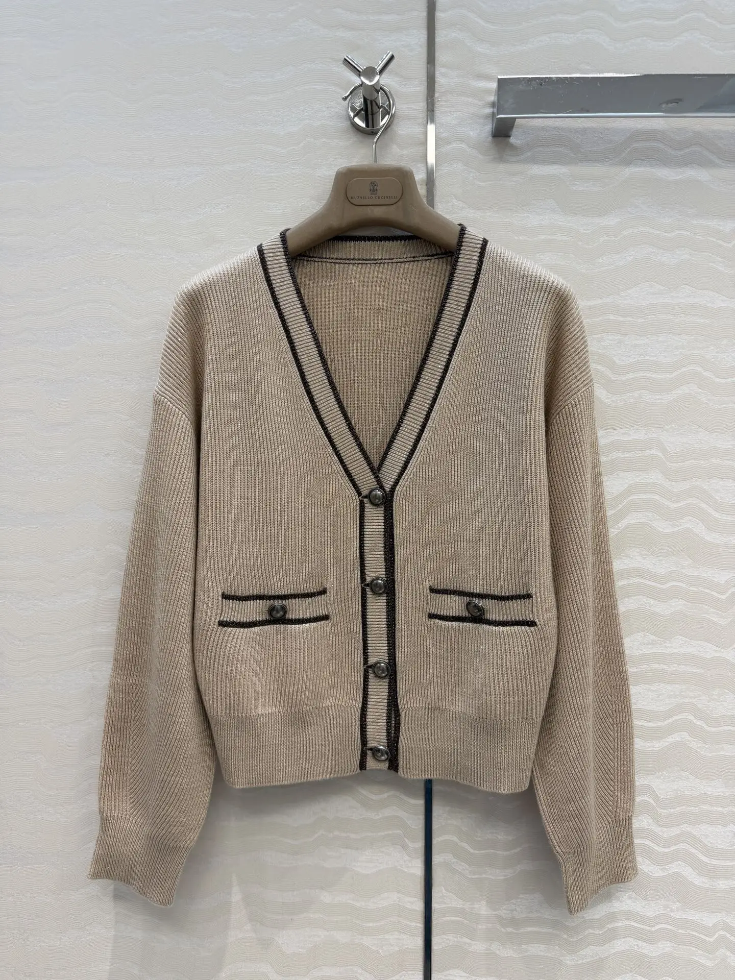 26-color striped edgeless V-neck cardigan with minimalist vintage style, wool yarn dress with sequin patches