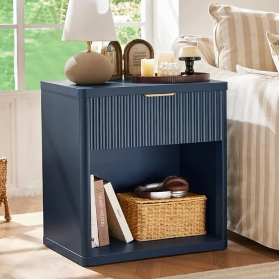 مجموعة منضدة المزرعة المخددة مكونة من 2 مع محطة شحن 23 درجًا واسعًا وطاولة نهاية خزانة زرقاء لغرفة النوم وطاولة جانبية للسرير