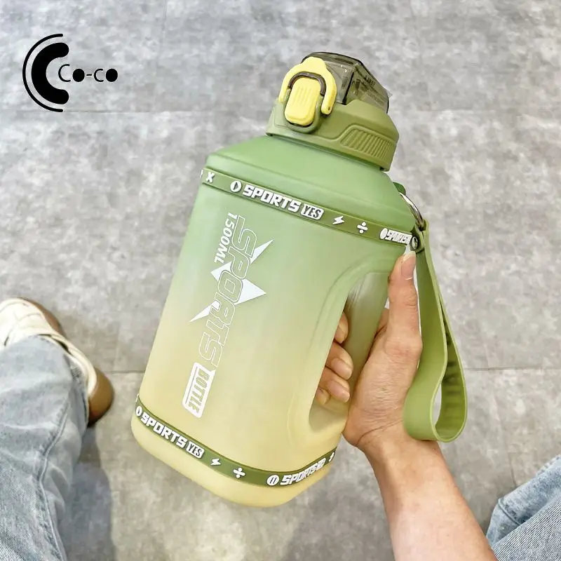 Botella de agua de pajita portátil, 1,5 litros, silicona, deporte, Fitness, venta al por mayor, botella de agua deportiva, Botellas grandes de 2,3 litros