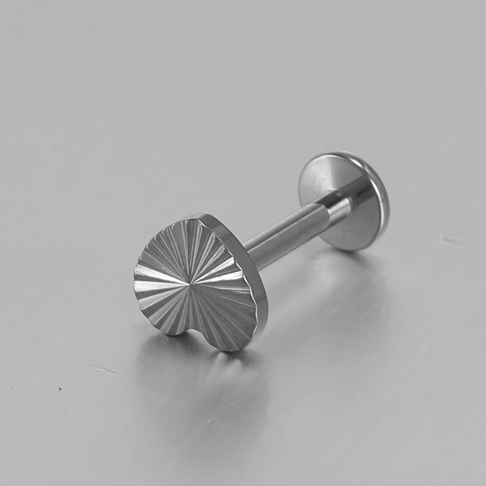 16 جرام زرع الصف التيتانيوم الصلبة ASTM F136 لولبة داخلية اللولب اللسان الزنمة ثقب القلب Labret أقراط القوطي مسمار مجوهرات