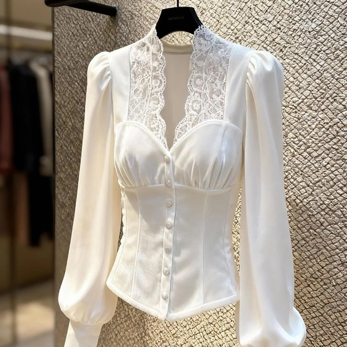 

Elegant White Velvet Shirt Lace Patchwork Waist-Cinching Fashionable Women's Silk Top V-neck Sleeveless Polyester Fiber